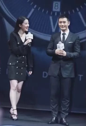 黄晓明和刘亦菲出席活动,姑姑过儿相隔十二年,刘亦菲发福大象腿