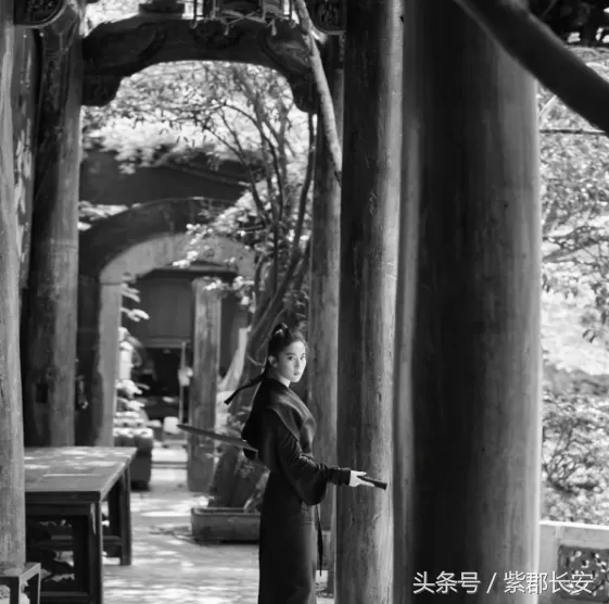 “武侠风范”刘亦菲