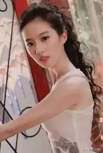 刘亦菲在演小龙女的时候只有18岁刘亦菲,而她是怎样演出的?