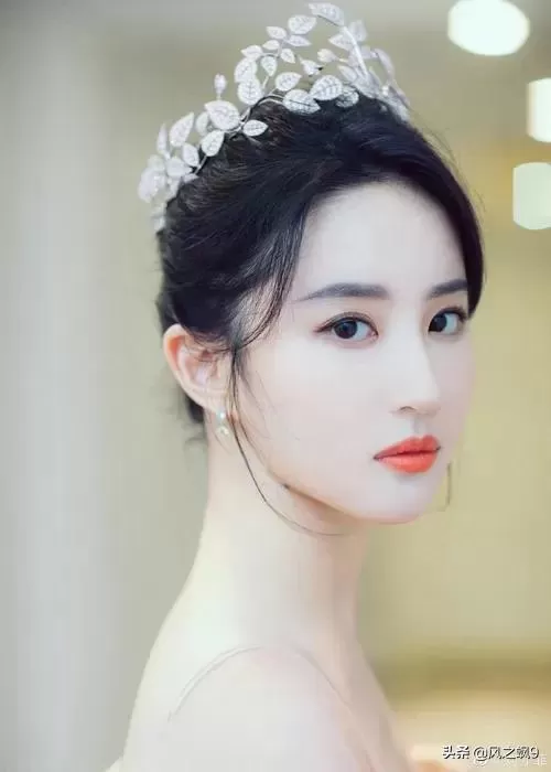 刘亦菲在演小龙女的时候只有18岁刘亦菲,而她是怎样演出的?