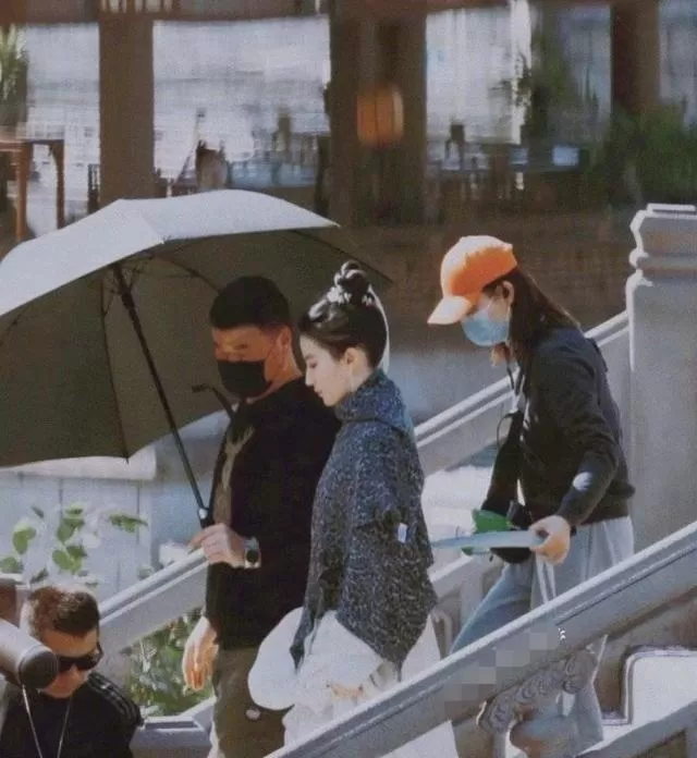 刘亦菲陈晓牵手宣传刘亦菲,姿容不逊当年,新剧《梦华录》有盼头