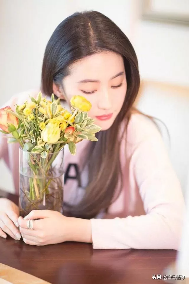 如果刘亦菲不是明星,刘亦菲</strong>,还会有那么多人欣赏她的美吗?