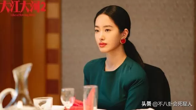 从刘亦菲到杨采钰刘亦菲,翅膀硬了,她们就不再需要陈金飞了