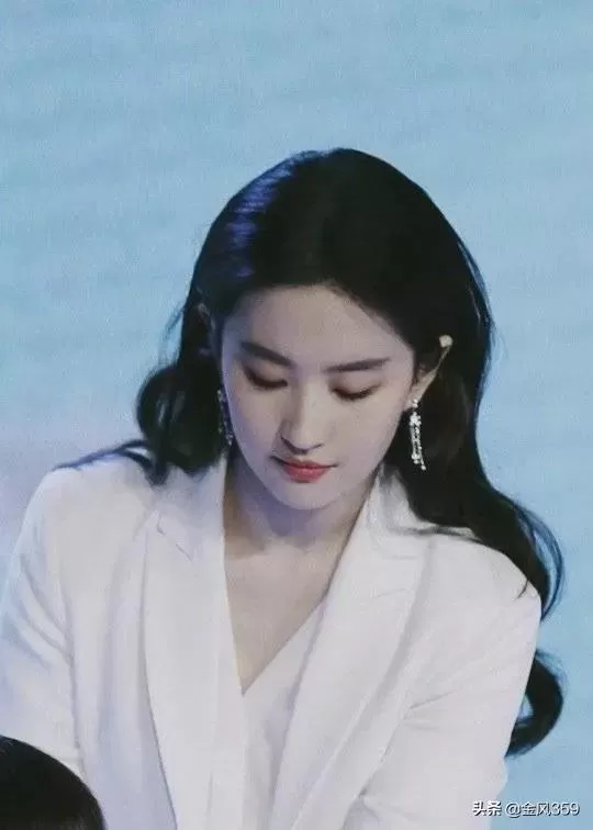 如何评价刘亦菲刘亦菲?为什么刘亦菲一直都很火?