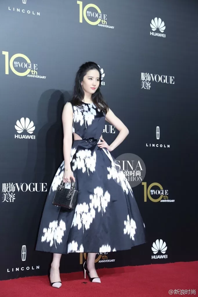 FROM 新浪微博 Vogue 十周年（2015.10.27)