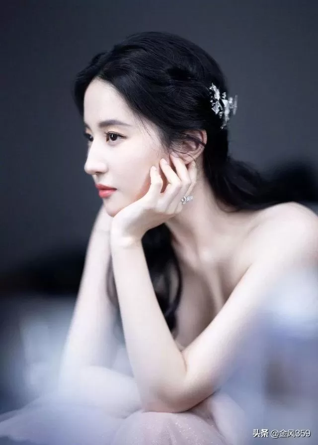 如何评价刘亦菲刘亦菲?为什么刘亦菲一直都很火?