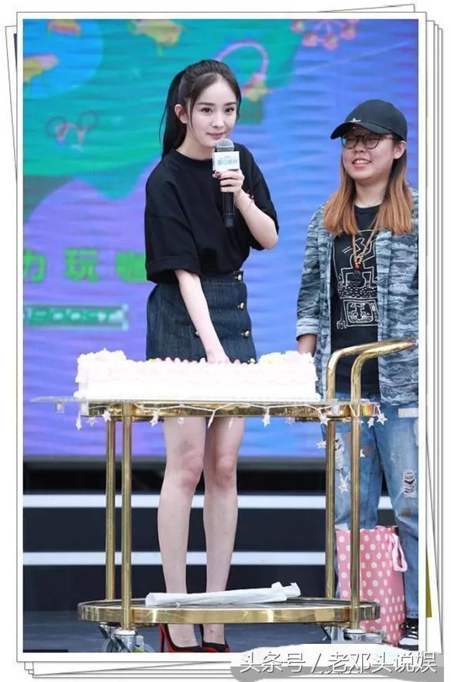 杨幂刘亦菲穿同款短裙,刘亦菲短腿被秒,网友:一胖毁所有啊!
