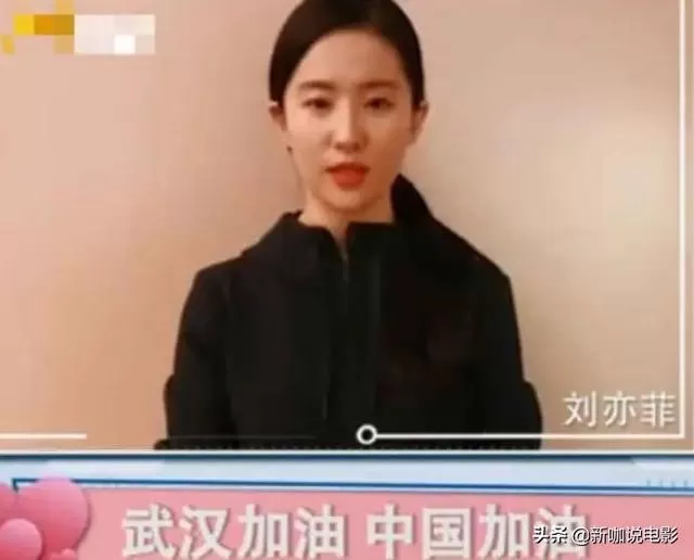 用行动证明“爱国”?刘亦菲携助理逛小店刘亦菲,买10元渔夫帽