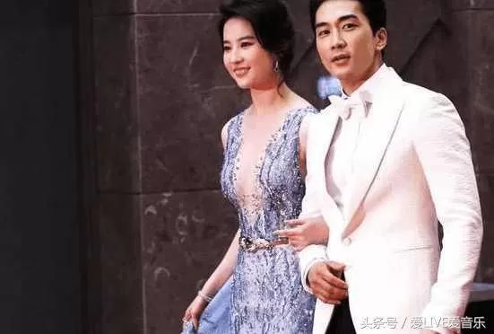 宋承宪取关刘亦菲,刘亦菲发了这张照片回应,网友:分手快乐!