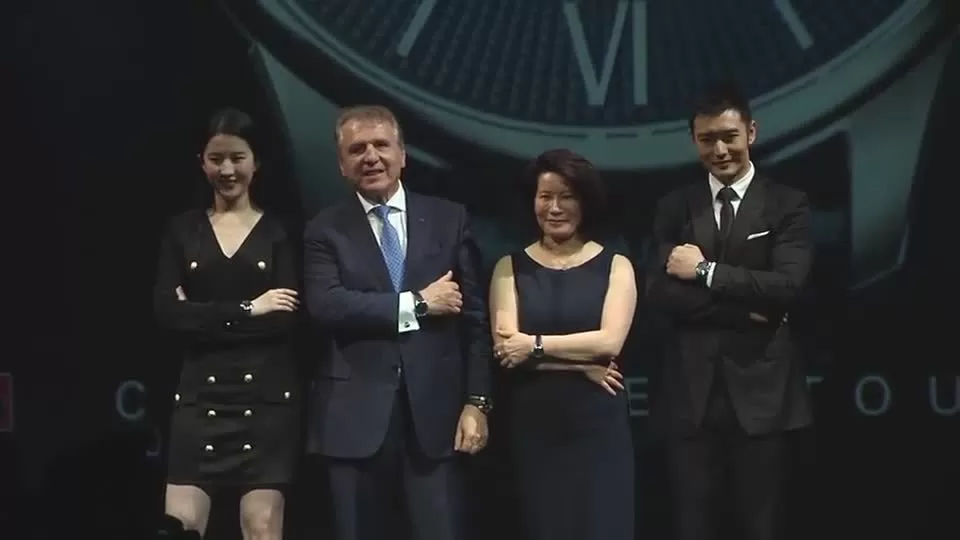 黄晓明和刘亦菲出席活动,姑姑过儿相隔十二年,刘亦菲发福大象腿