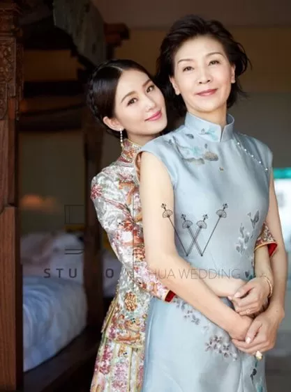 刘亦菲的妈妈听说比她本人还美,厉害了!