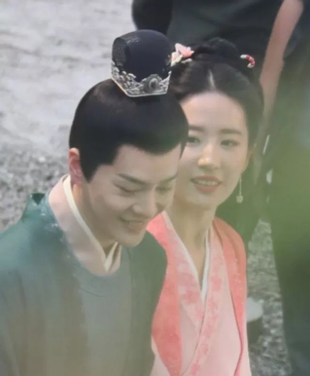 刘亦菲新剧造型曝光刘亦菲，“小龙女”与陈晓在船上激吻，梦回赵灵儿