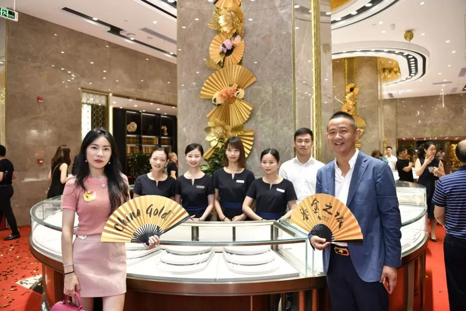 光华流转,与刘亦菲共赴“黄金之约”