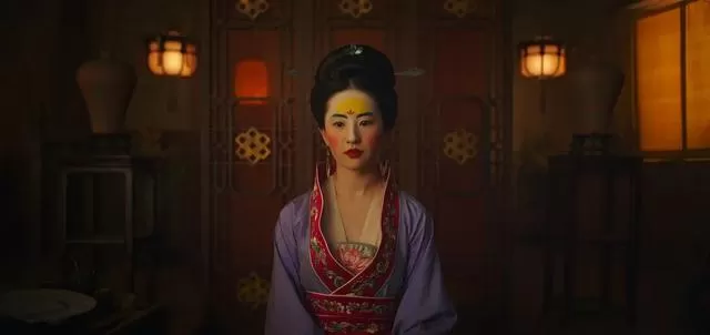 天仙刘亦菲好朴素!戴“10元”店廉价帽刘亦菲,穿着臃肿却显清纯灵动