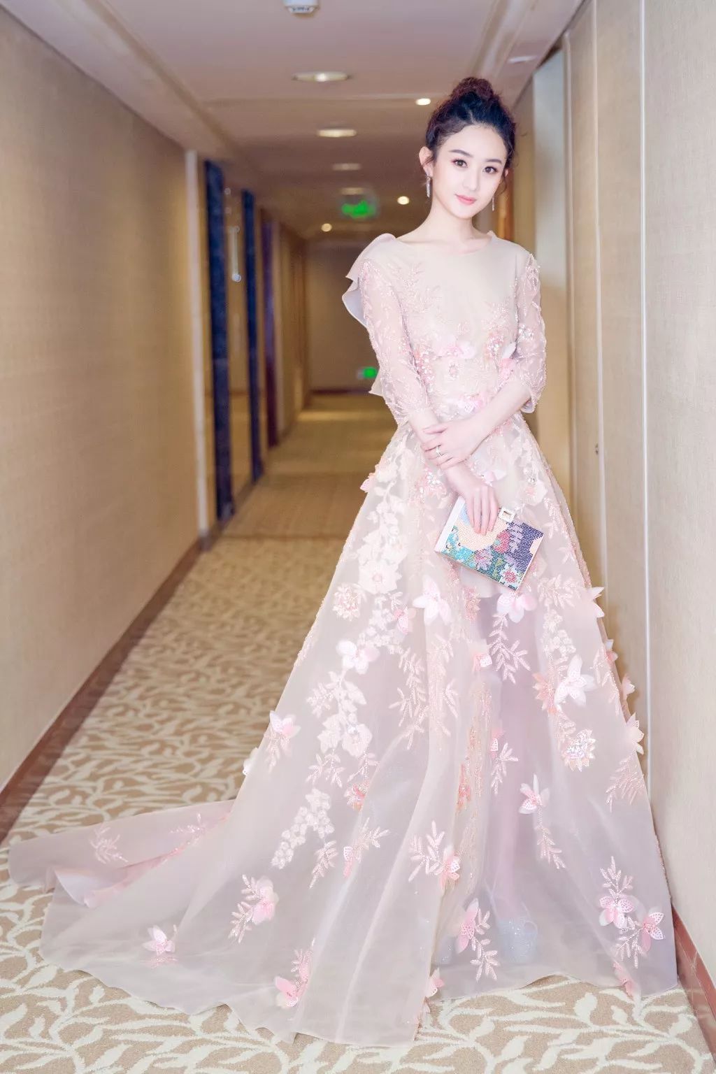 纱裙像蚊帐?Angelababy、刘亦菲、赵丽颖......却抢着穿!