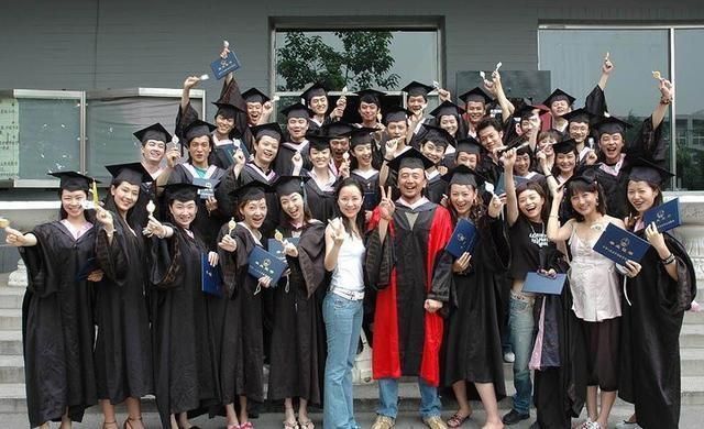 谁出道14年只认定刘亦菲?大学床铺只有刘亦菲能坐?