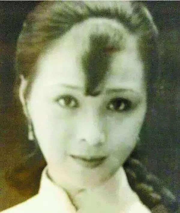 刘亦菲竟是全家最丑,如果都进入娱乐圈就没刘亦菲什么事了!