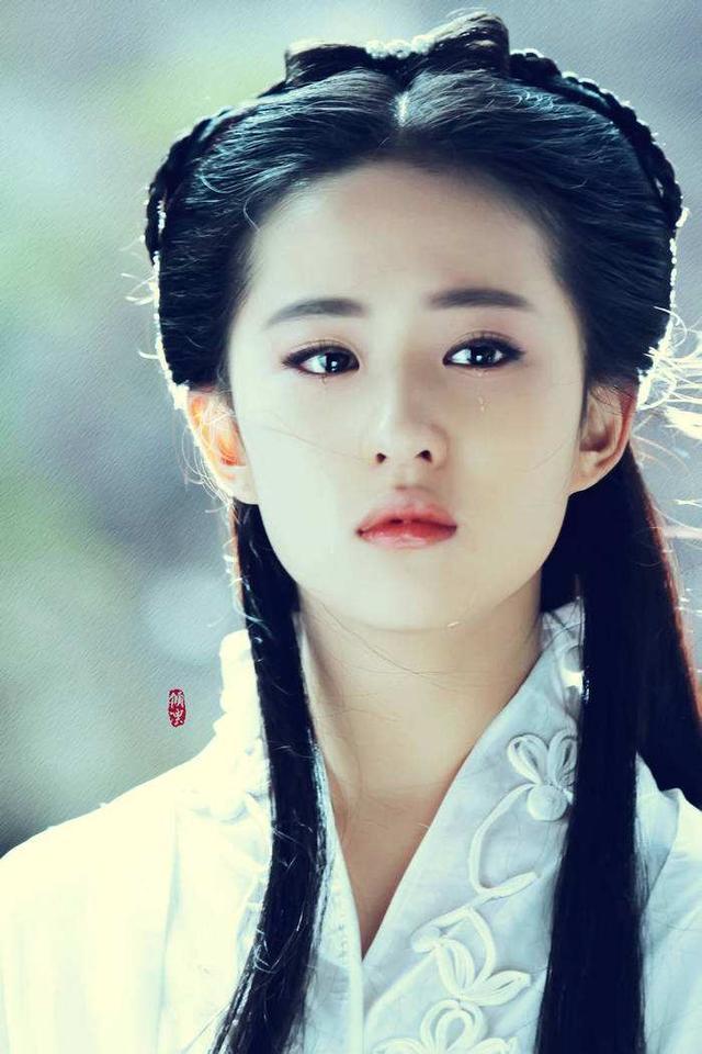 刘亦菲清瘦近照曝光,网友:这是回到小龙女了?