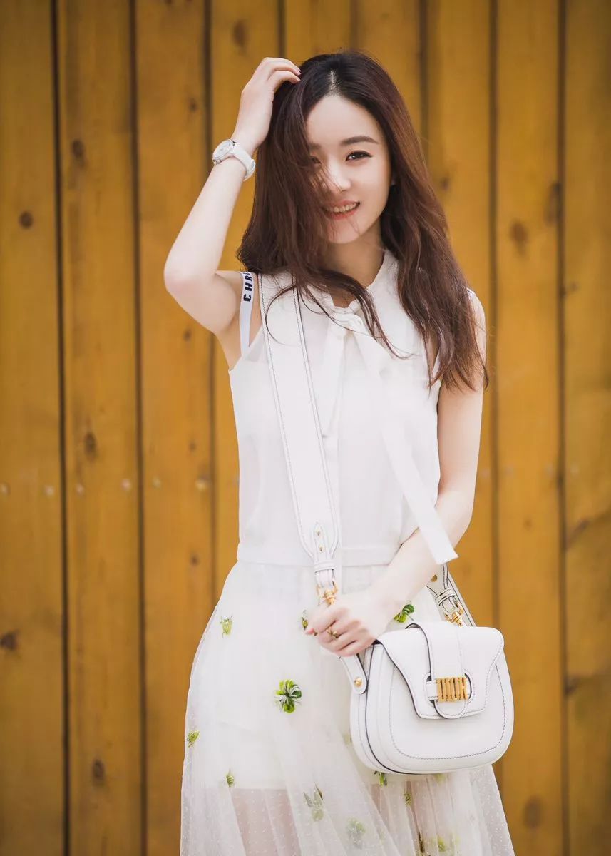 纱裙像蚊帐?Angelababy、刘亦菲、赵丽颖......却抢着穿!