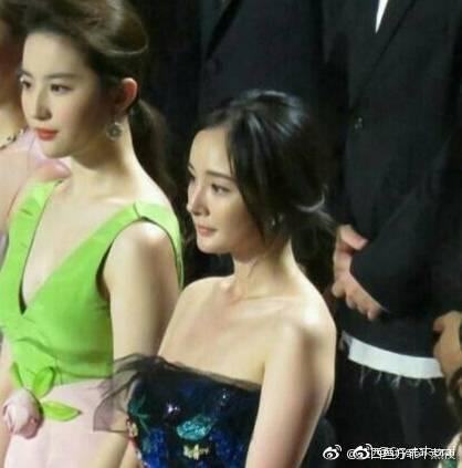 杨幂粉丝微博开撕刘亦菲？！仇怨深久 刘亦菲无缘无故变诈捐犯！