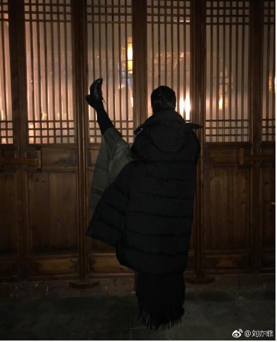 刘亦菲突然瘦腿, 网友:瘦了不止5斤吧!