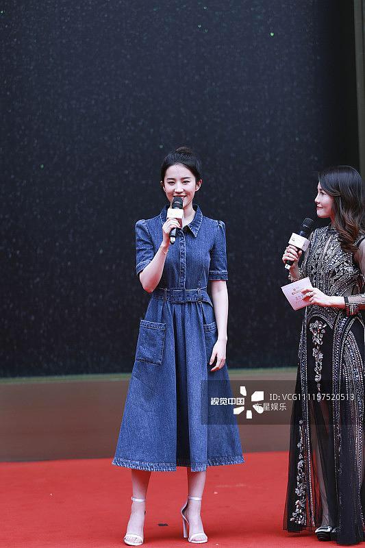 刘亦菲终于出关,网友发现:这是重回颜值巅峰了?