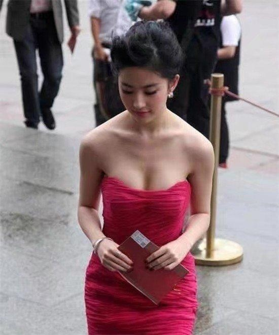 刘亦菲不再是“神仙姐姐” 现在已经“还俗”了!