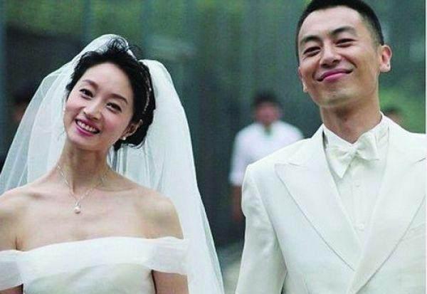 他是刘亦菲的初恋,他结婚时刘亦菲素颜出席,如今过得很幸福!